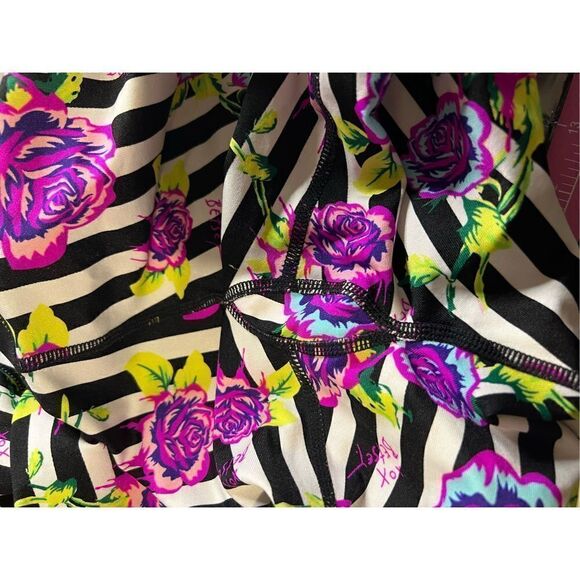 Betsy Johnson Performance Leggings - Picture 6 of 7